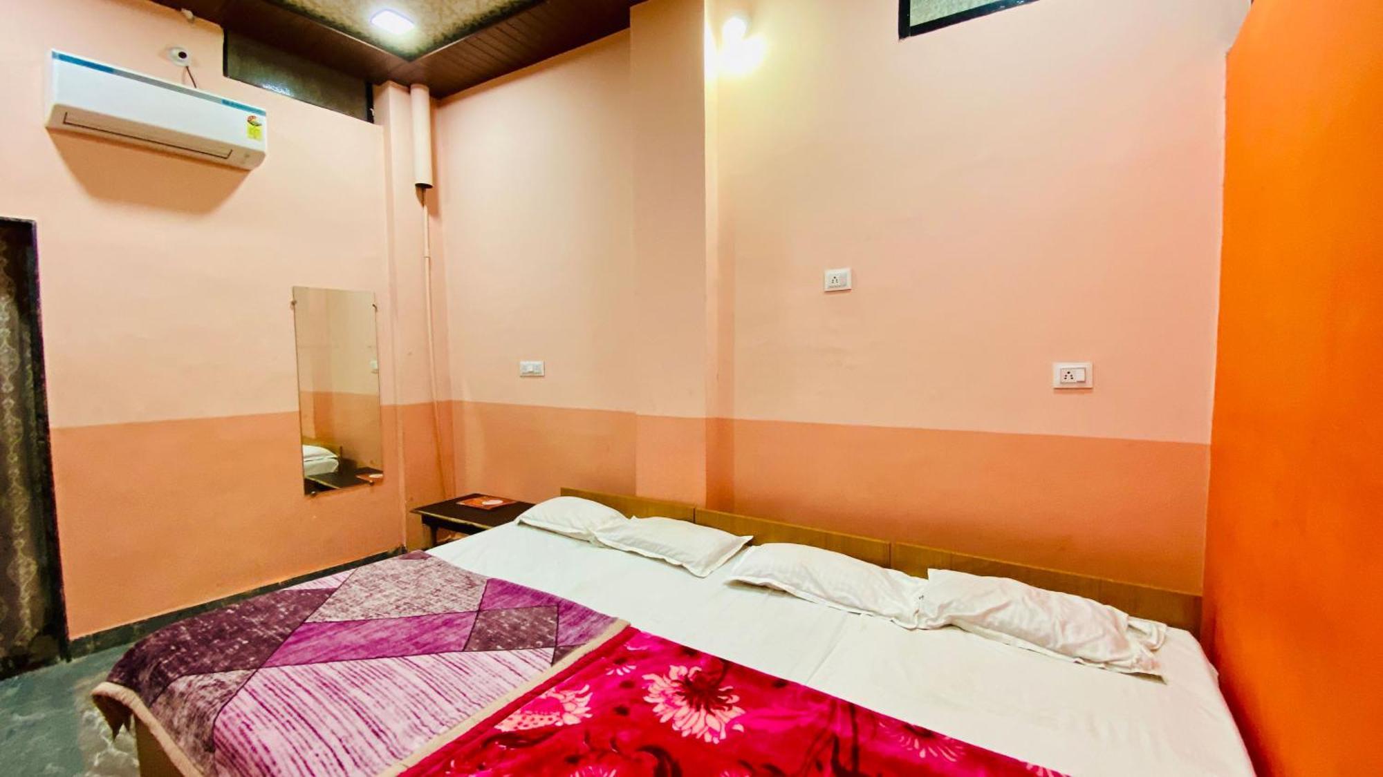 Hotel Nandi Palace Ujjain Buitenkant foto